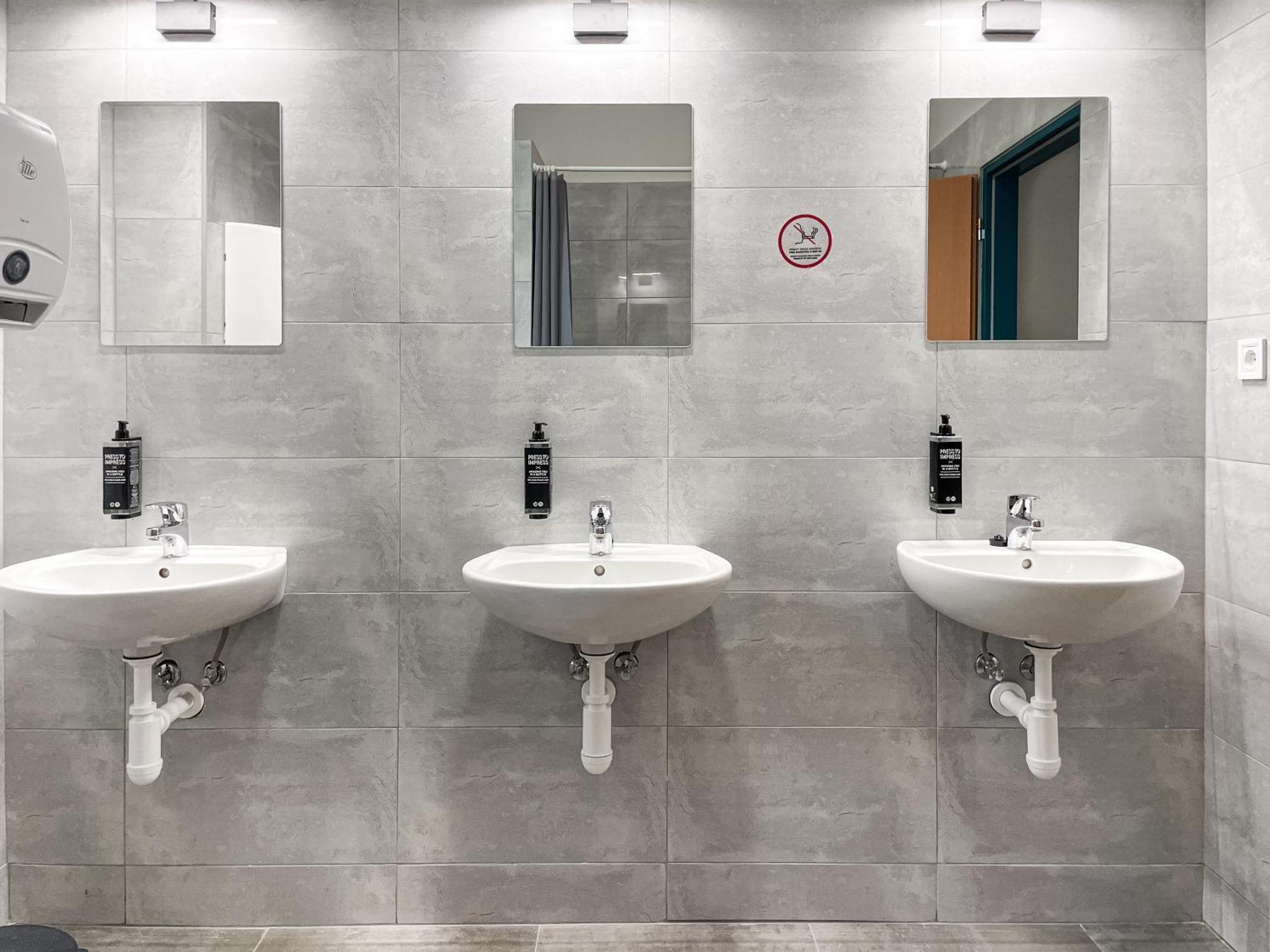 Beskydy House Hostel Roznov pod Radhostem Luaran gambar